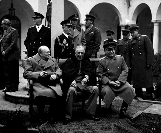 800px-Yalta_Conference_(Churchill,_Roosevelt,_Stalin)_(B&W)