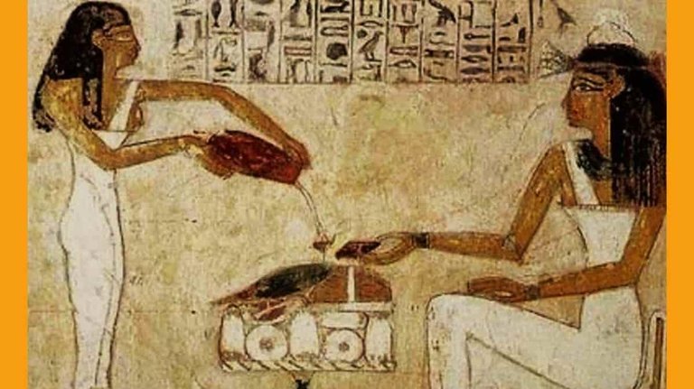 Pintura egipcia en donde una mujer sirve cerveza