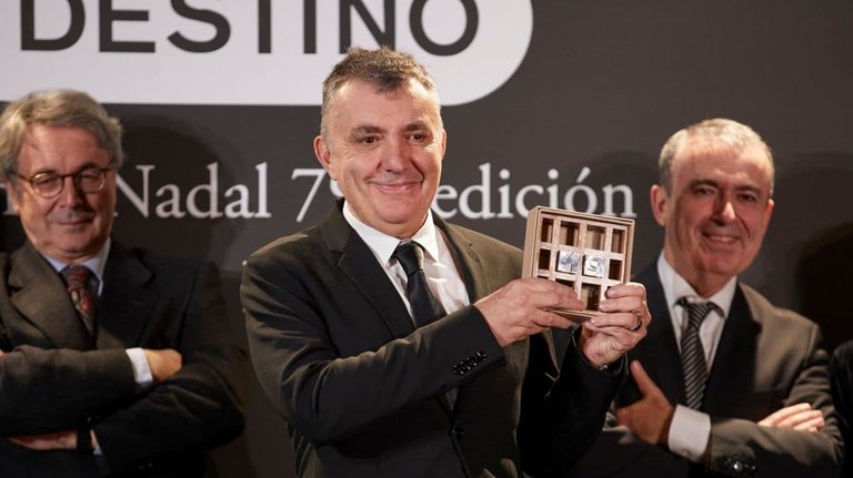 Manuel Vilas durante la ceremonia de entrega (Foto: Ediciones Destino)